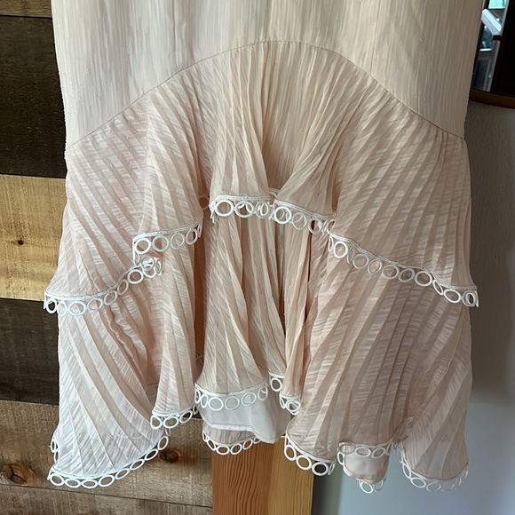 TOO CLOSE NUDE RUFFLED MIDI DRESS. - Picture 4 of 12